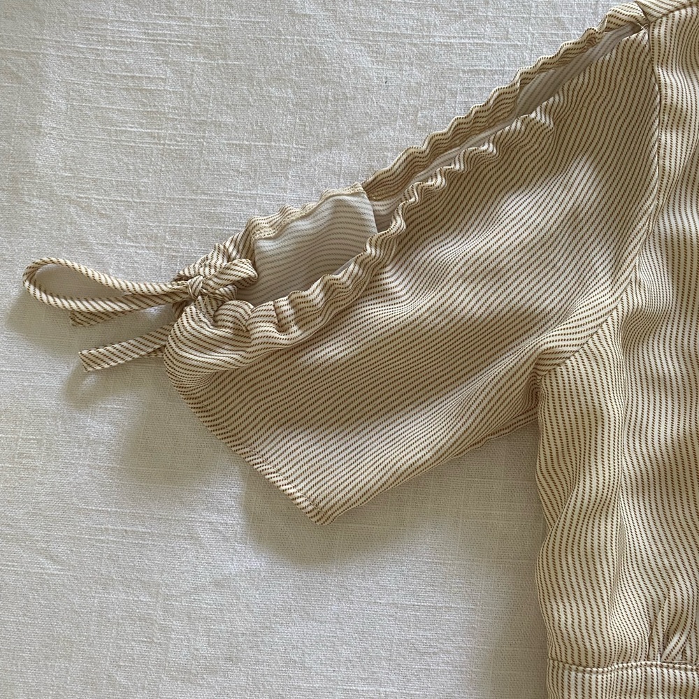 Revolve top - Picture 2 of 3